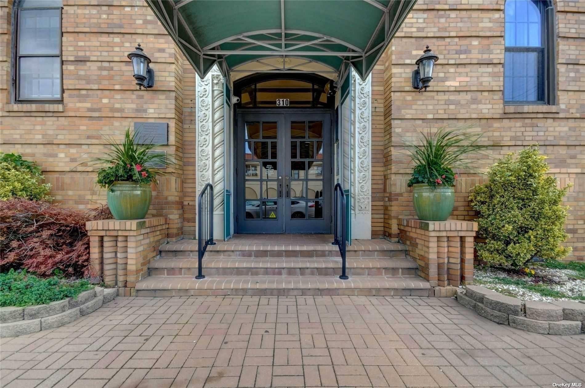 310 Riverside Boulevard # 2K, Long Beach, NY 11561