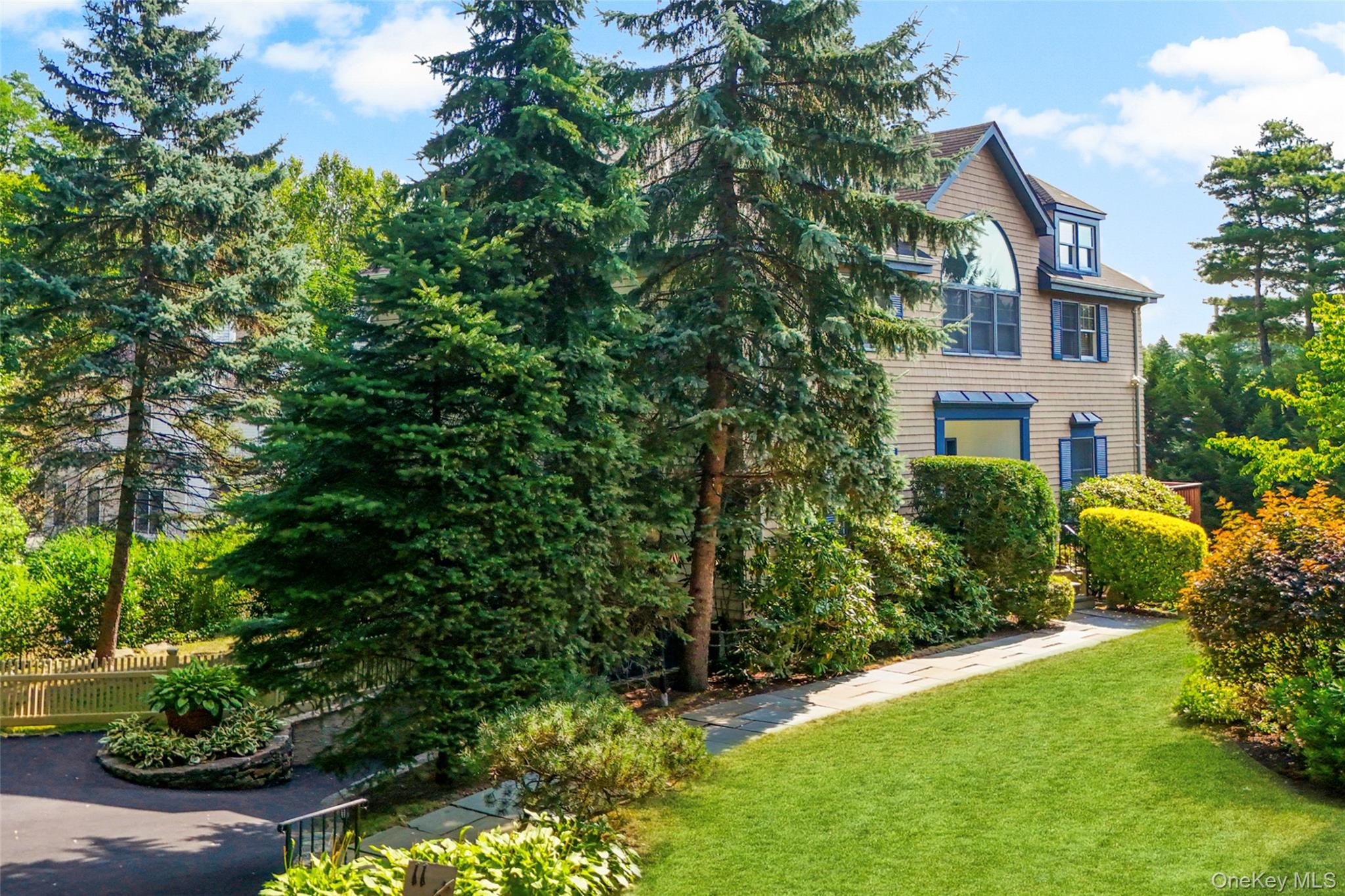 11 Cambridge Court, Larchmont, NY 10538