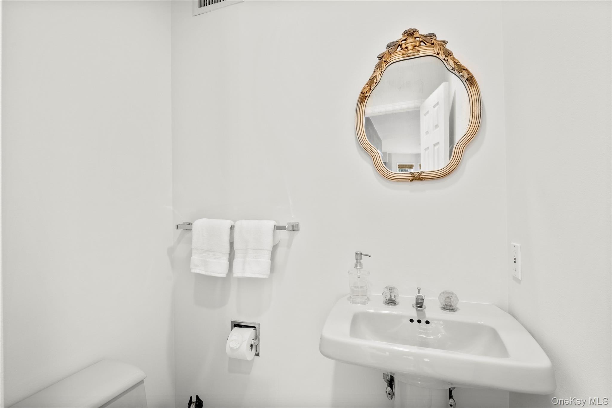 11 Cambridge Court, Larchmont, NY 10538