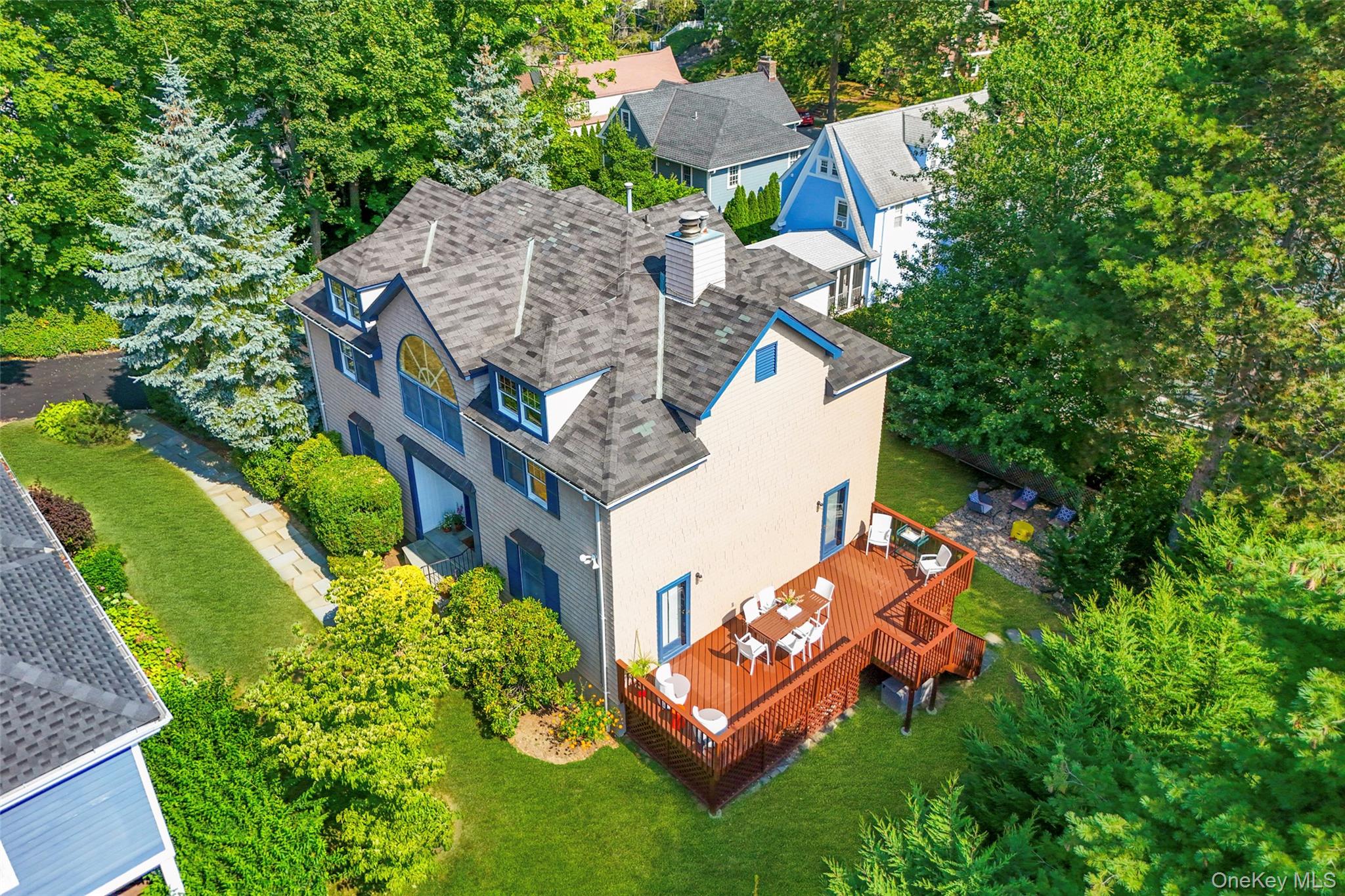 11 Cambridge Court, Larchmont, NY 10538