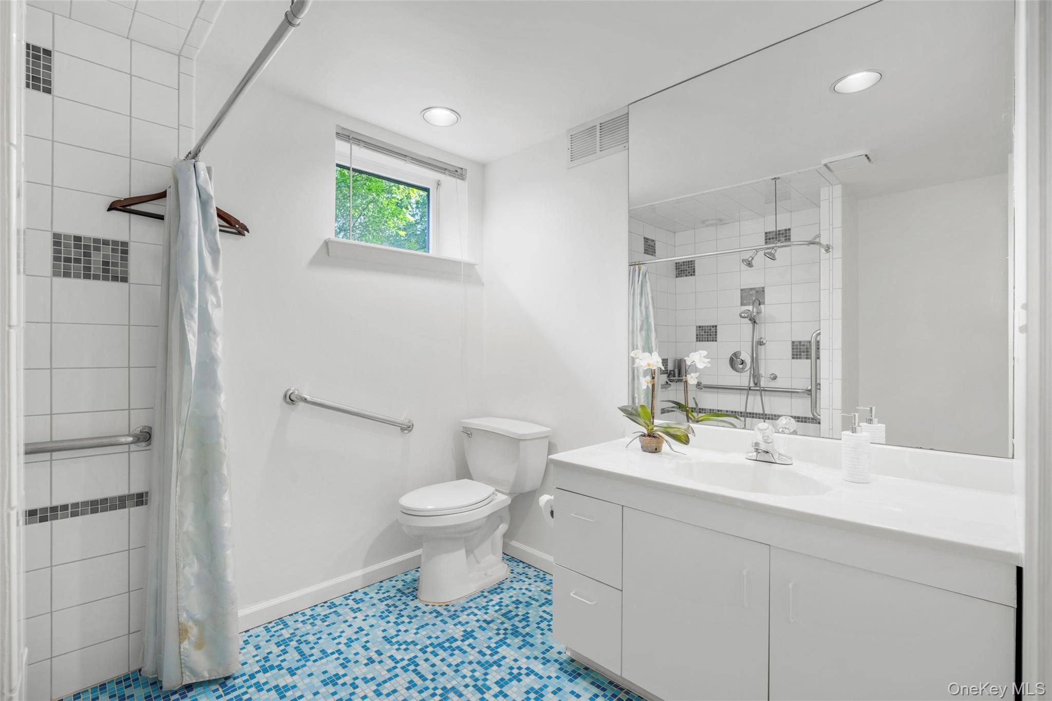 11 Cambridge Court, Larchmont, NY 10538