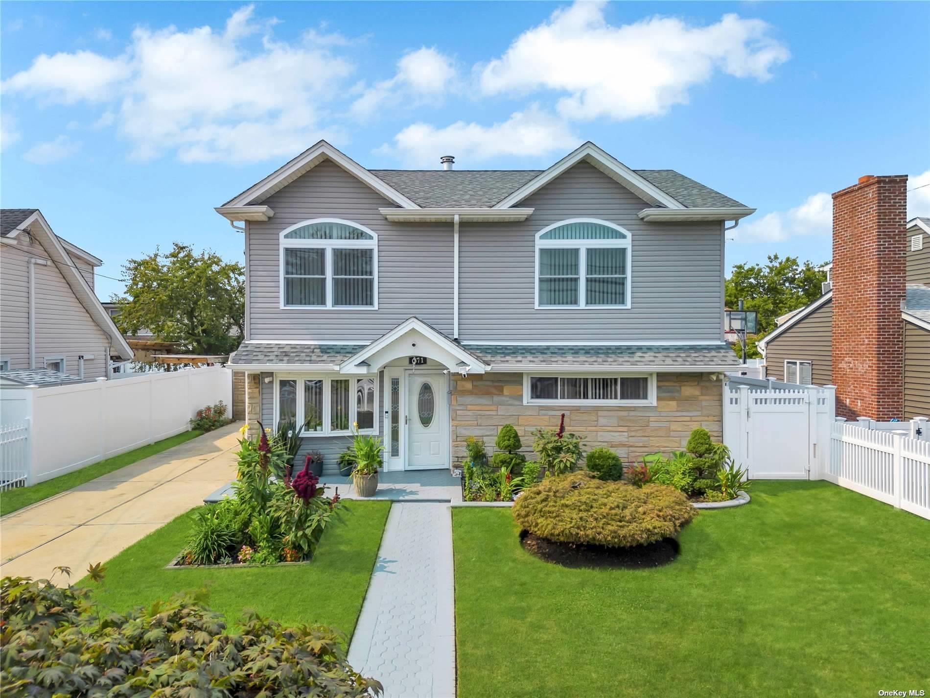 871 Grand Boulevard, Westbury, NY 11590