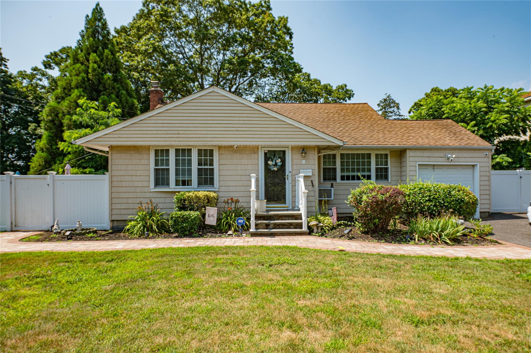 684 Pat Drive, West Islip, NY 11795
