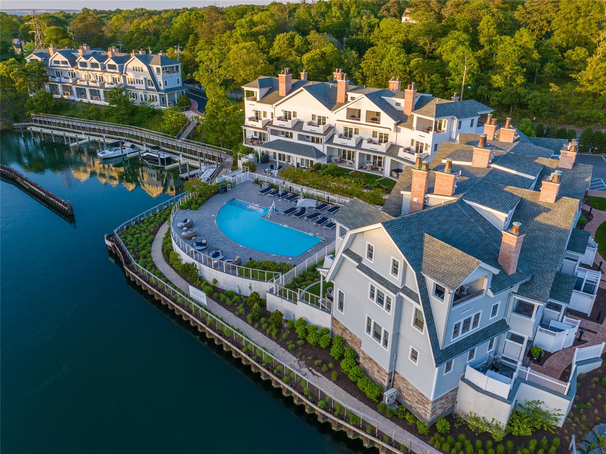 43 Old Boathouse Lane S, Hampton Bays, NY 11946