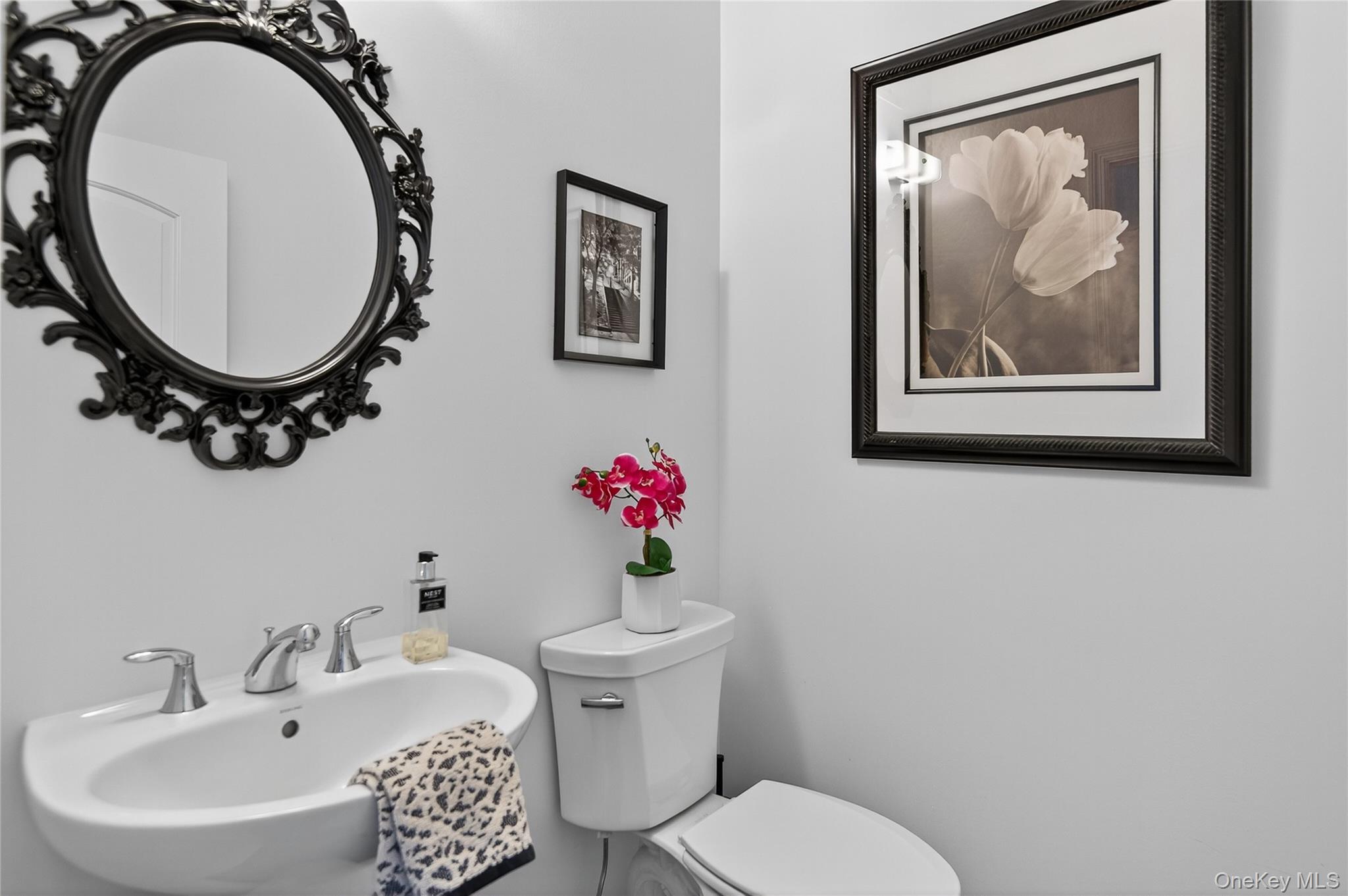 2202 Townhome Way, Huntington Station, NY 11746