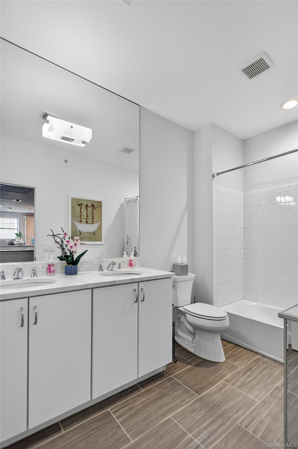 2202 Townhome Way, Huntington Station, NY 11746