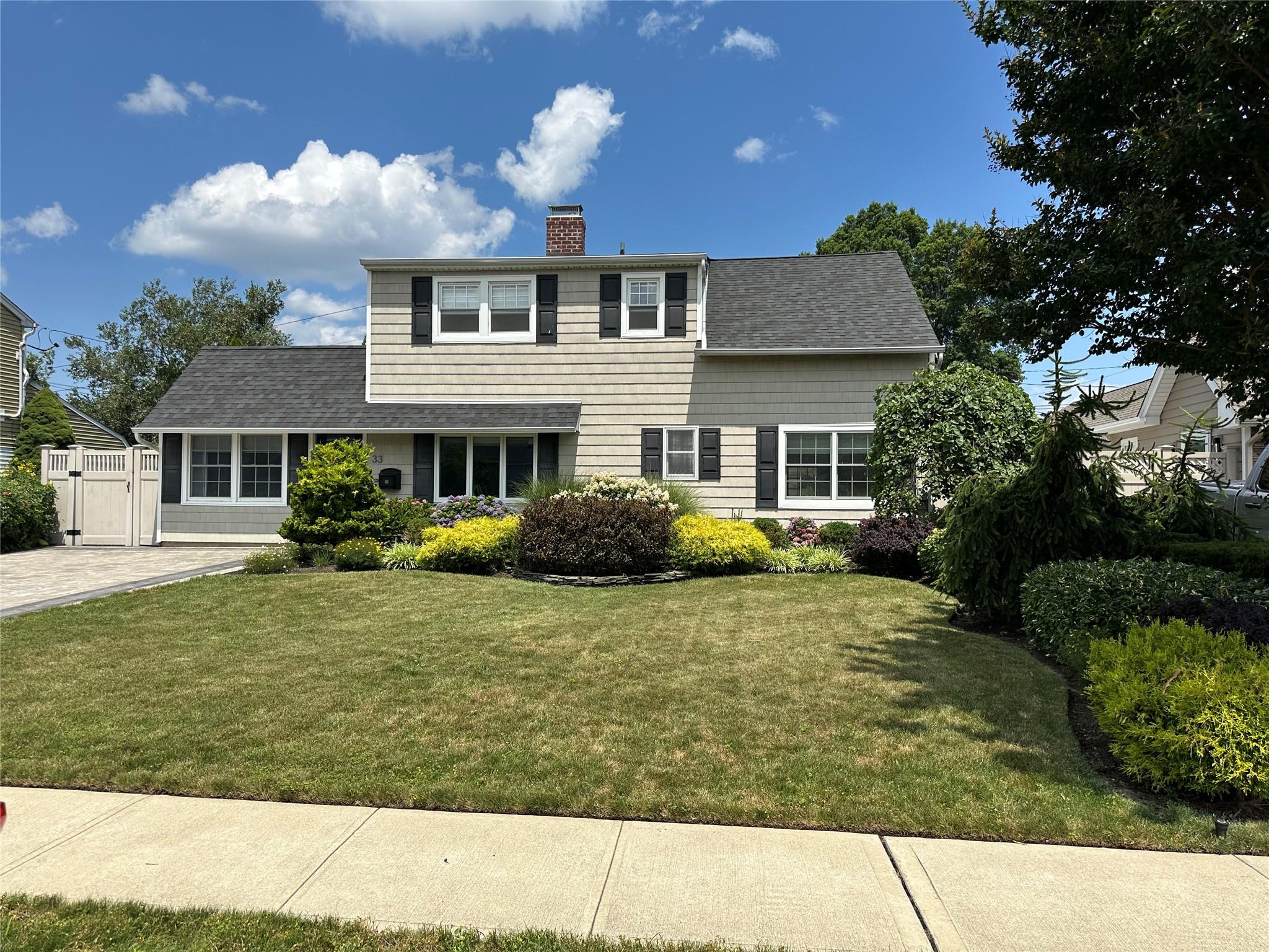 33 Rigger Lane, Levittown, NY 11756