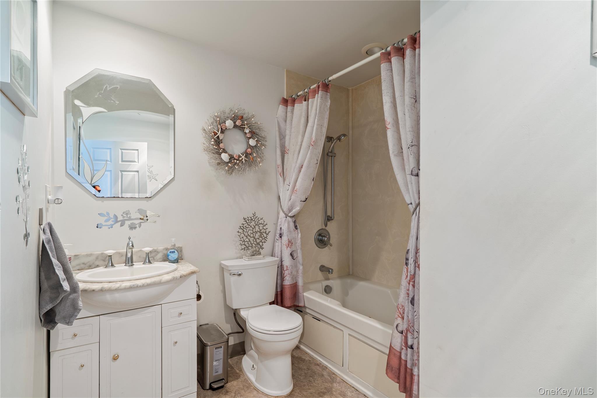 245 Lido Parkway, Lindenhurst, NY 11757