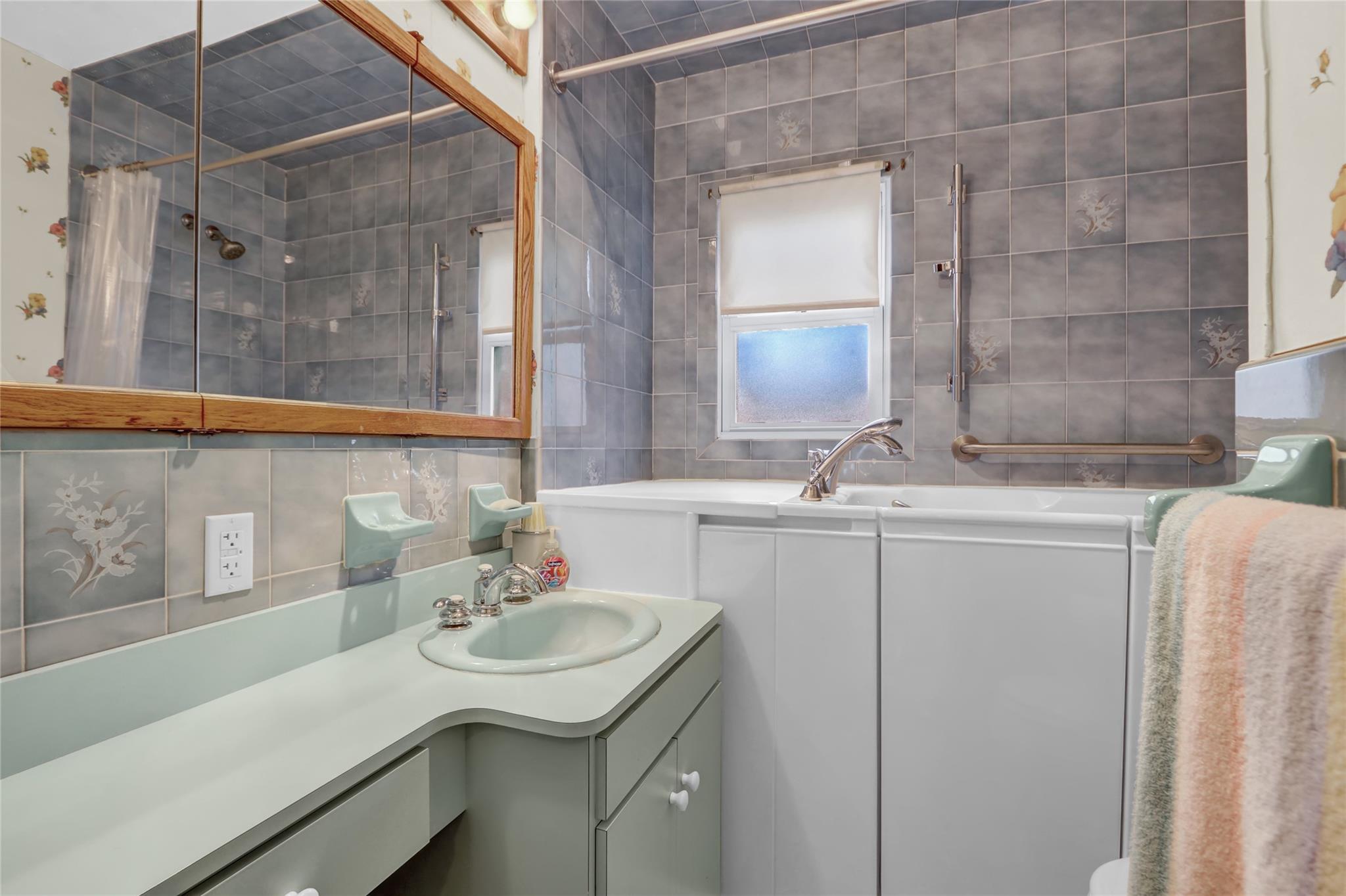 142 Kamda Boulevard, New Hyde Park, NY 11040