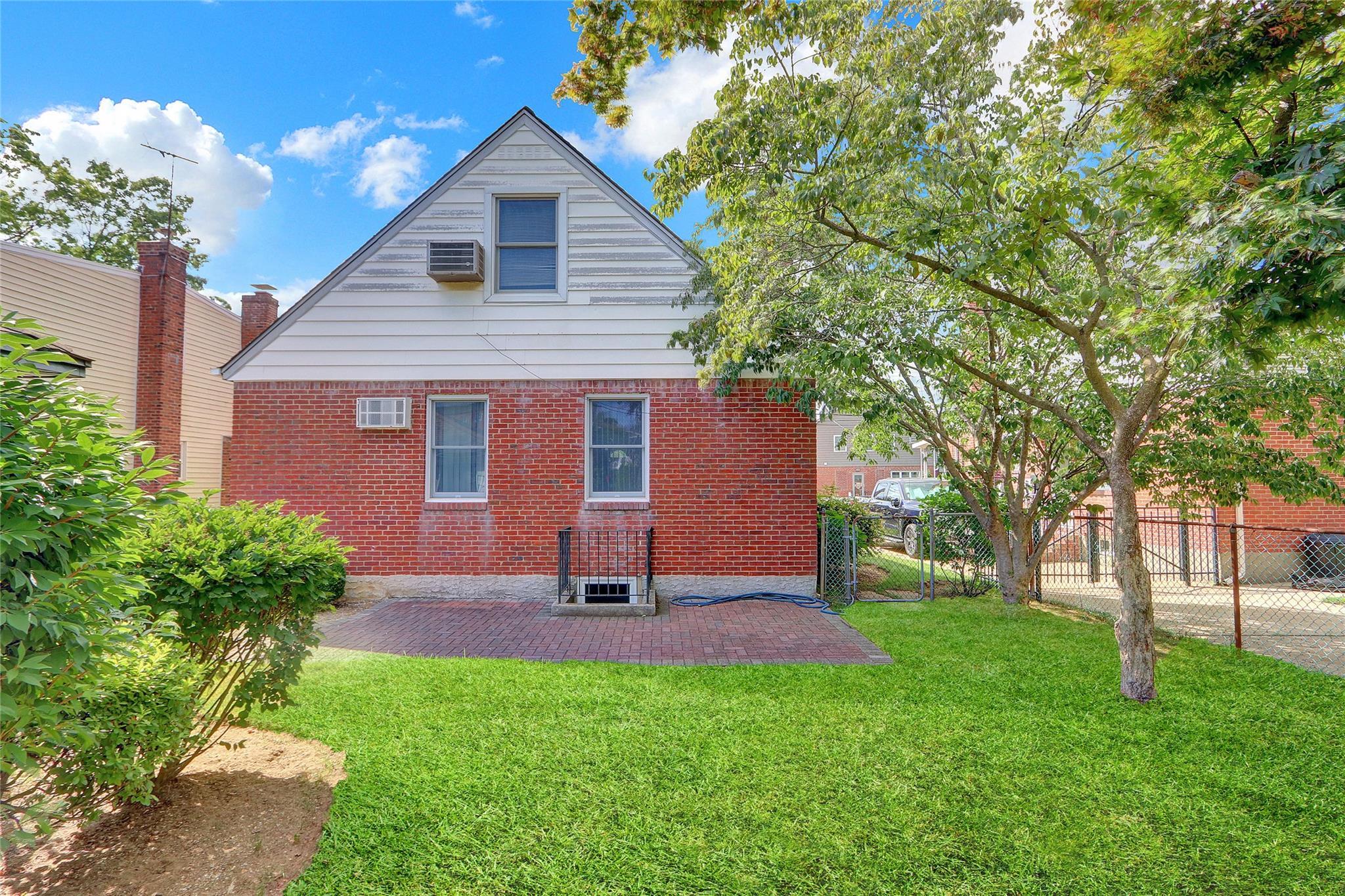 142 Kamda Boulevard, New Hyde Park, NY 11040