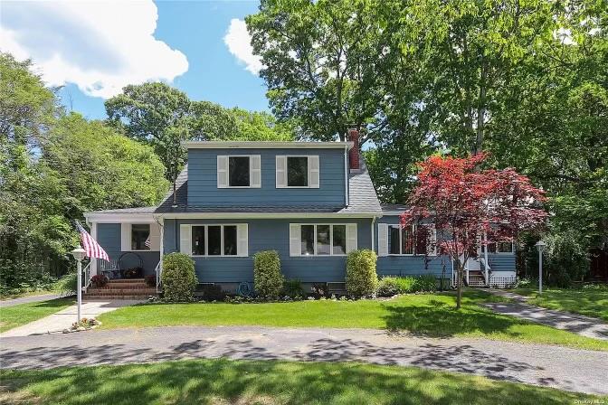 53 N Evergreen Drive, Selden, NY 11784