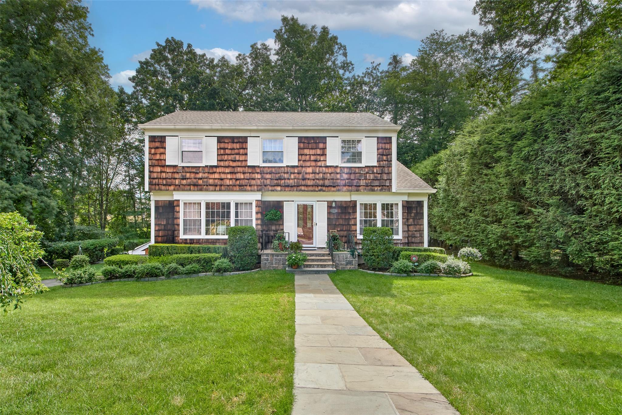 13 Colonial Lane, Valhalla, NY 10595