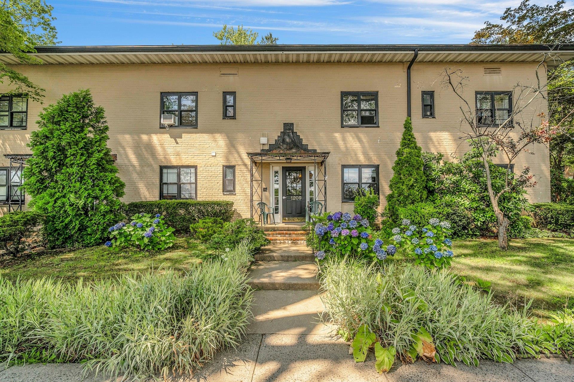 1209 California Road # 1R, Eastchester, NY 10709