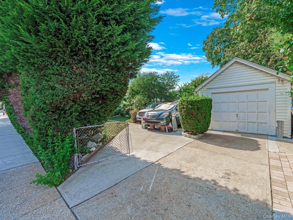 44 Saint Pauls Road S, Hempstead, NY 11550