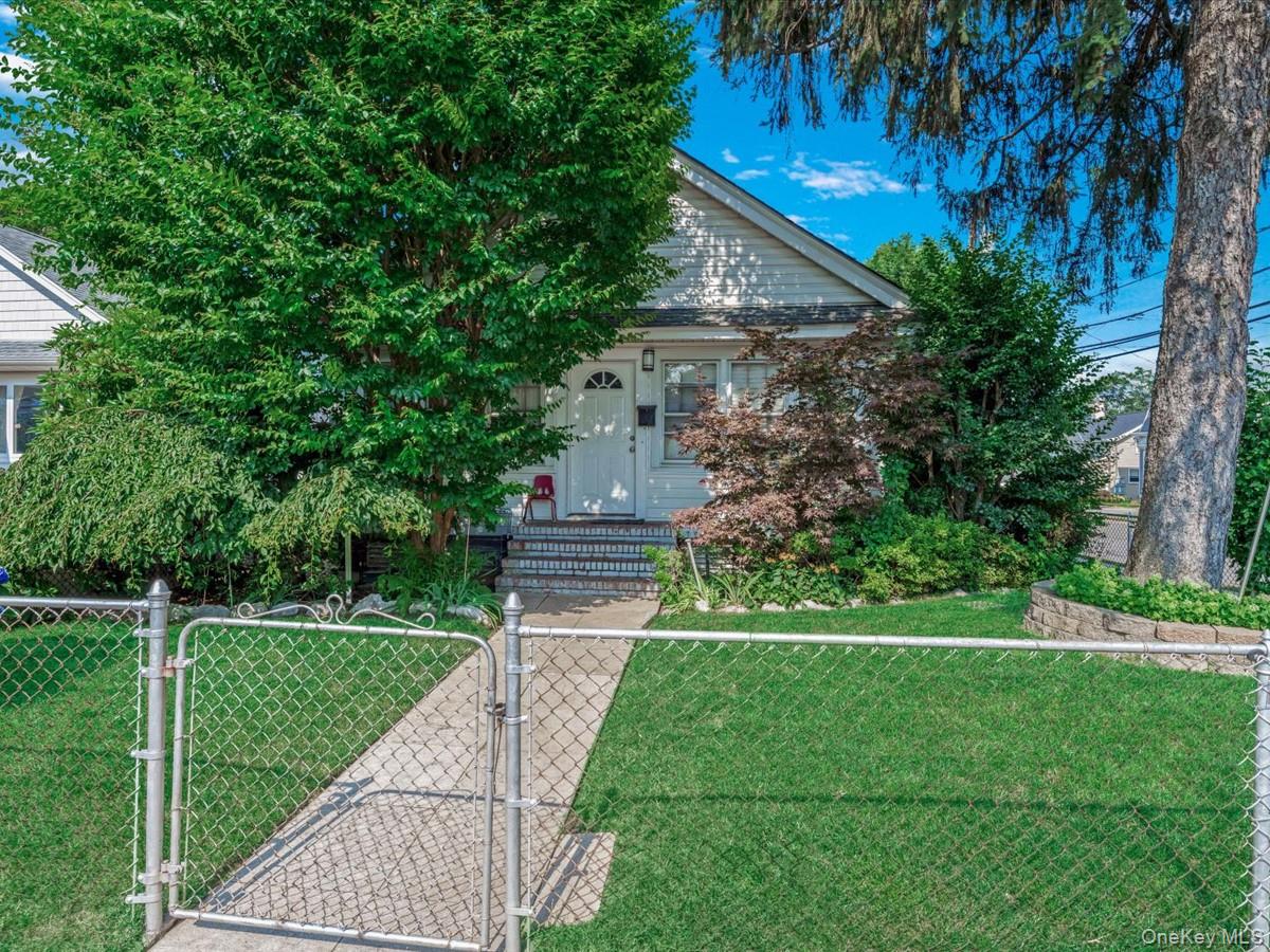 44 Saint Pauls Road S, Hempstead, NY 11550