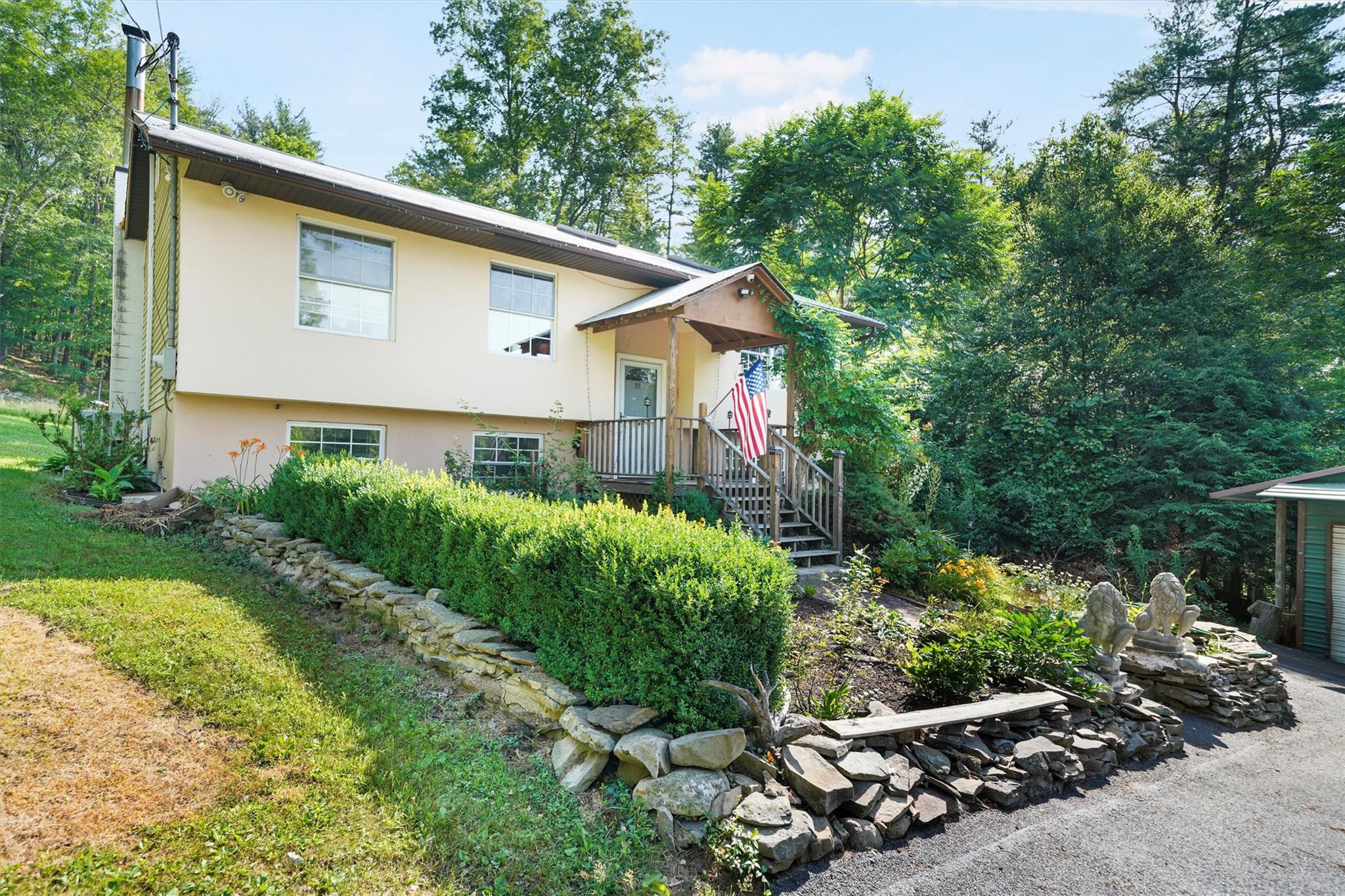 146 Oakland Valley Road, Port Jervis, NY 12729