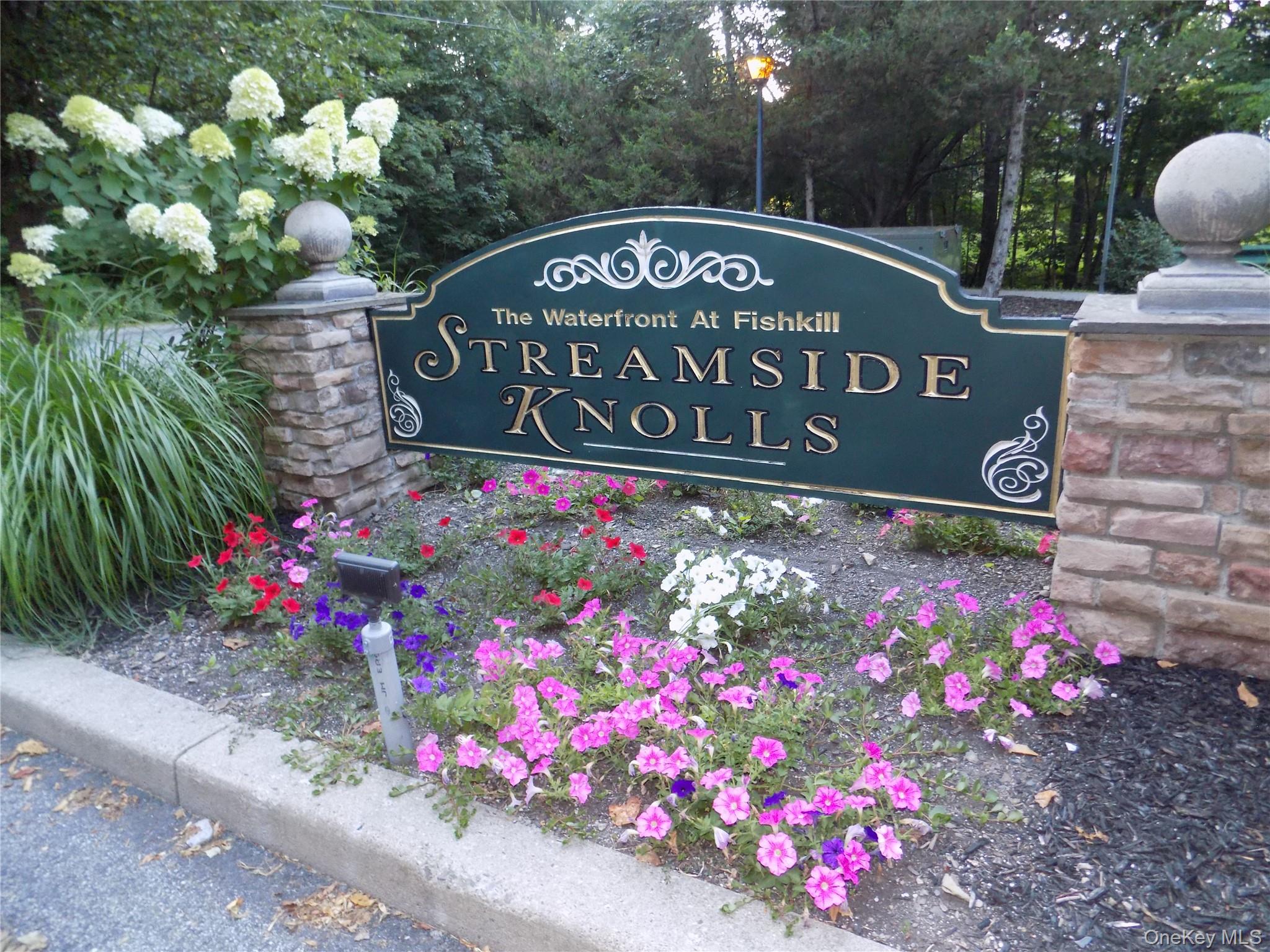 8 Cedardale Loop, Wappingers Falls, NY 12590