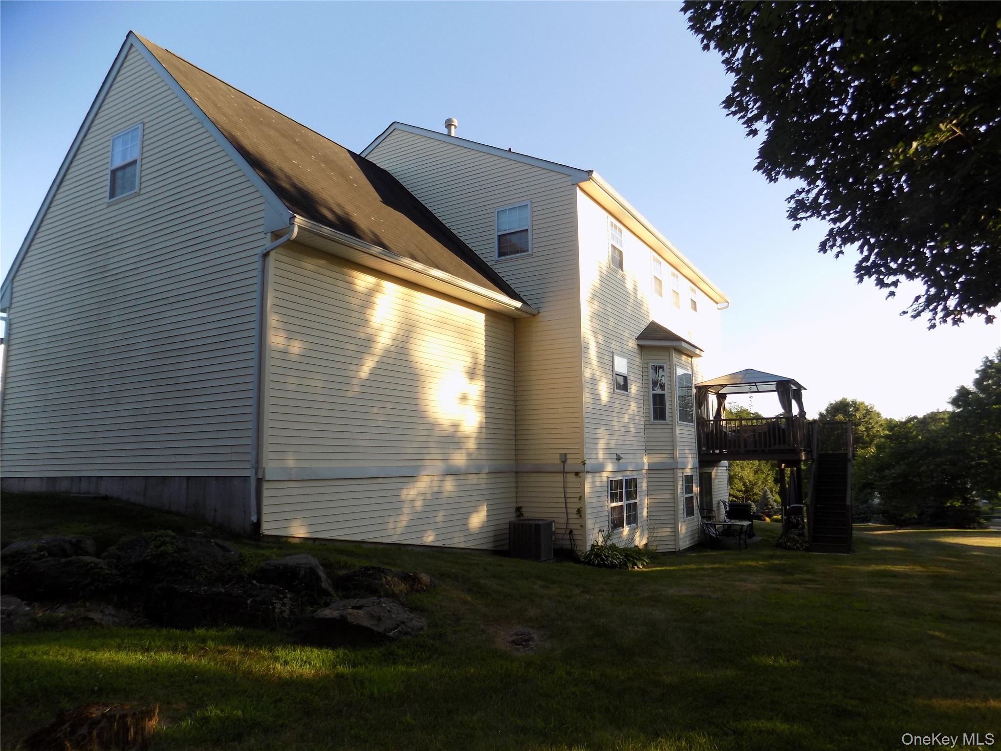 8 Cedardale Loop, Wappingers Falls, NY 12590