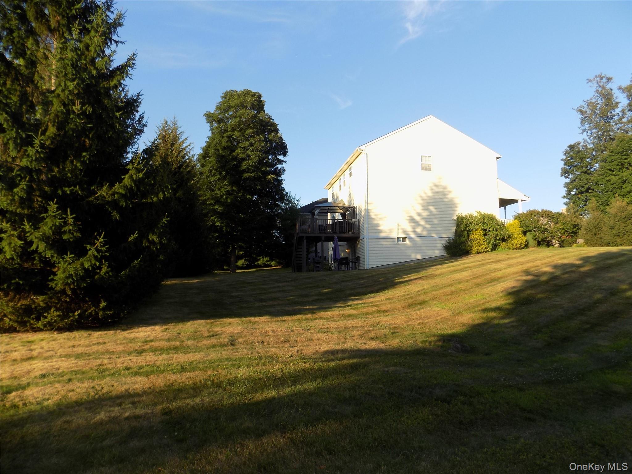 8 Cedardale Loop, Wappingers Falls, NY 12590