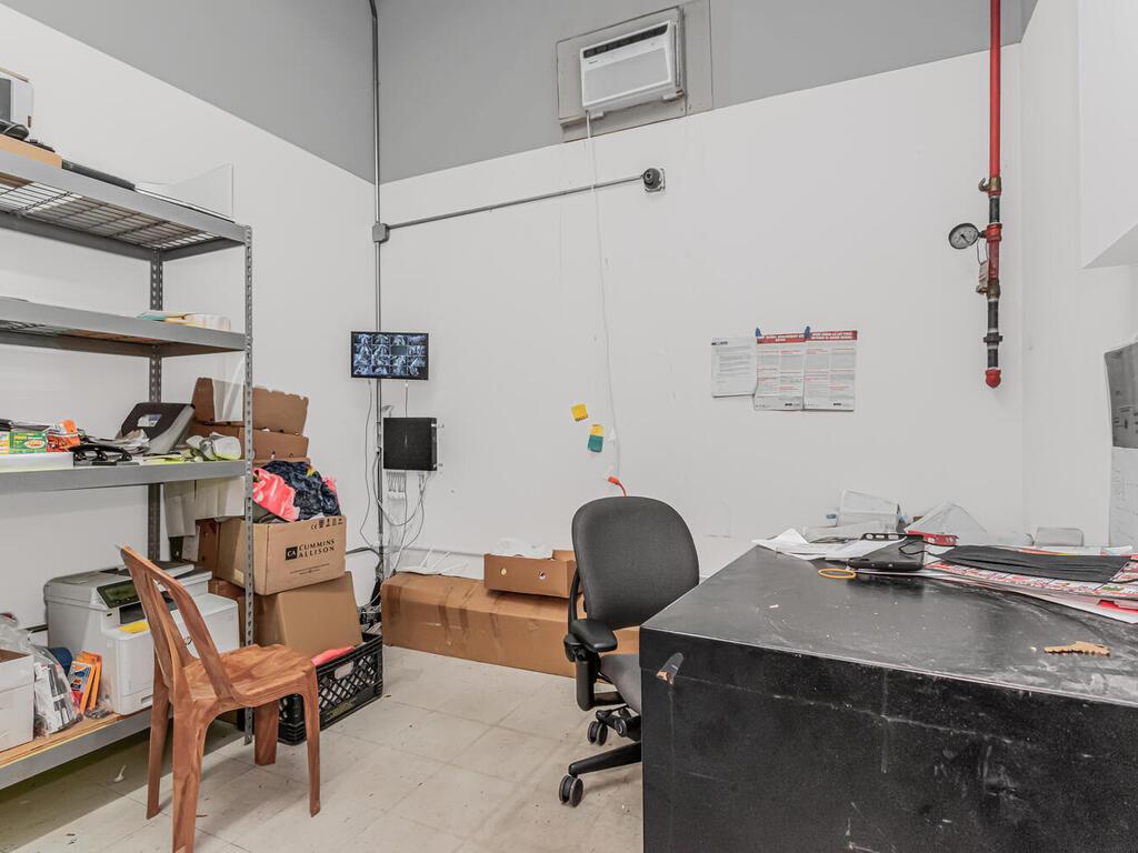369 E 204th Street # 2nd Floor, Bronx, NY 10467