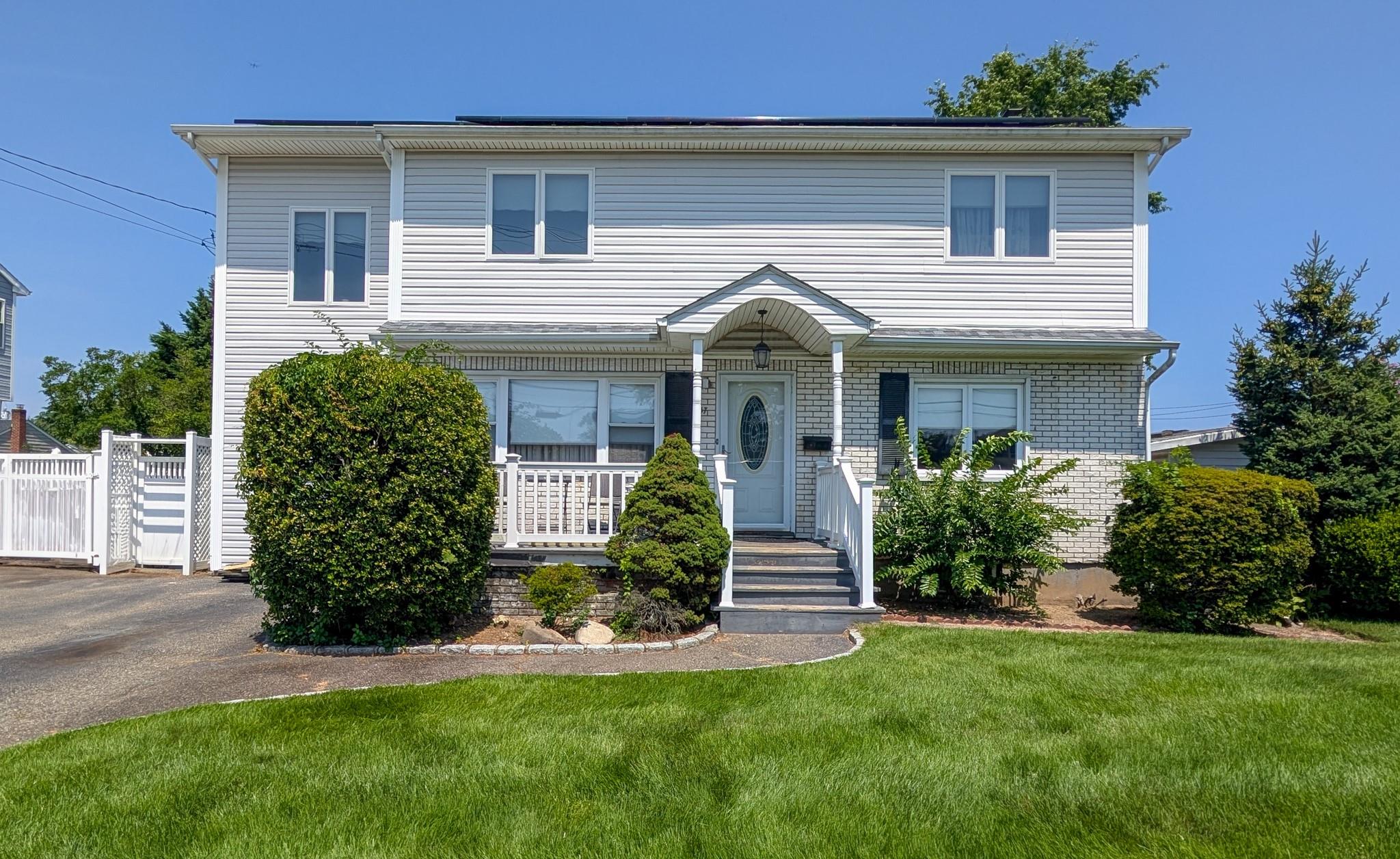 37 Seward Street, West Babylon, NY 11704
