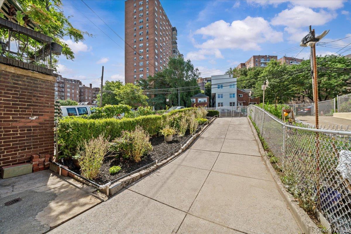 140 Van cortlandt park south, Bronx, NY 10463