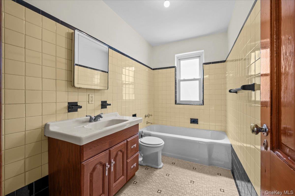 140 Van cortlandt park south, Bronx, NY 10463