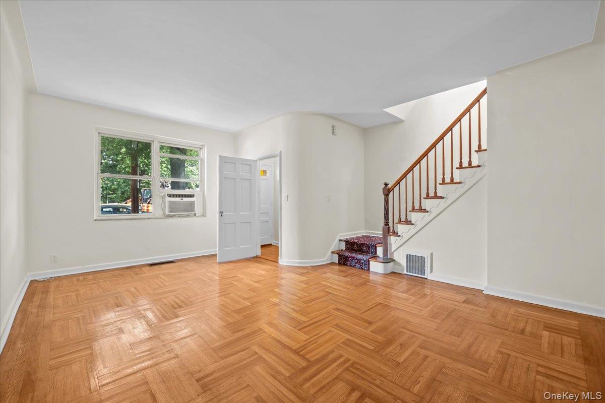 140 Van cortlandt park south, Bronx, NY 10463