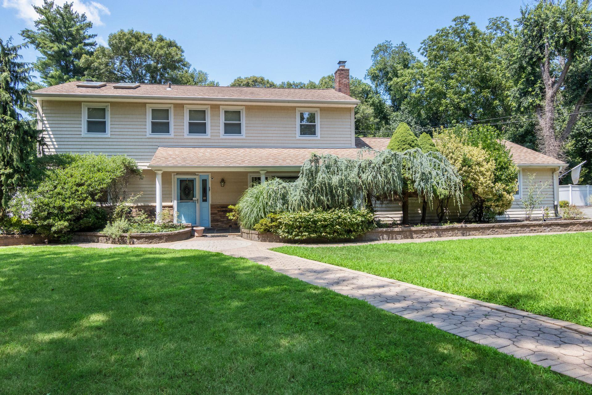 17 Andover Place, Huntington, NY 11743