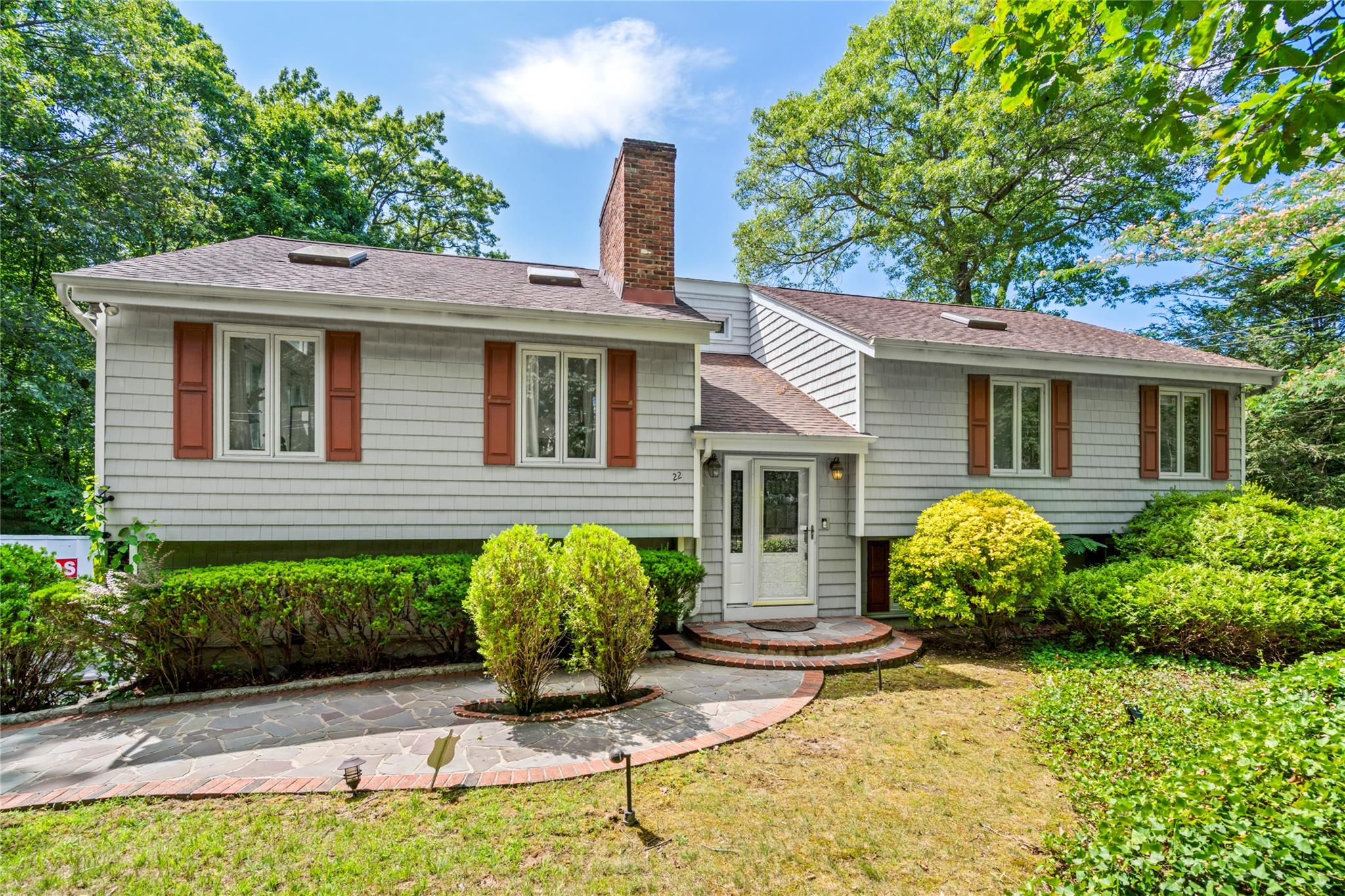 22 Glenview Avenue, Northport, NY 11768