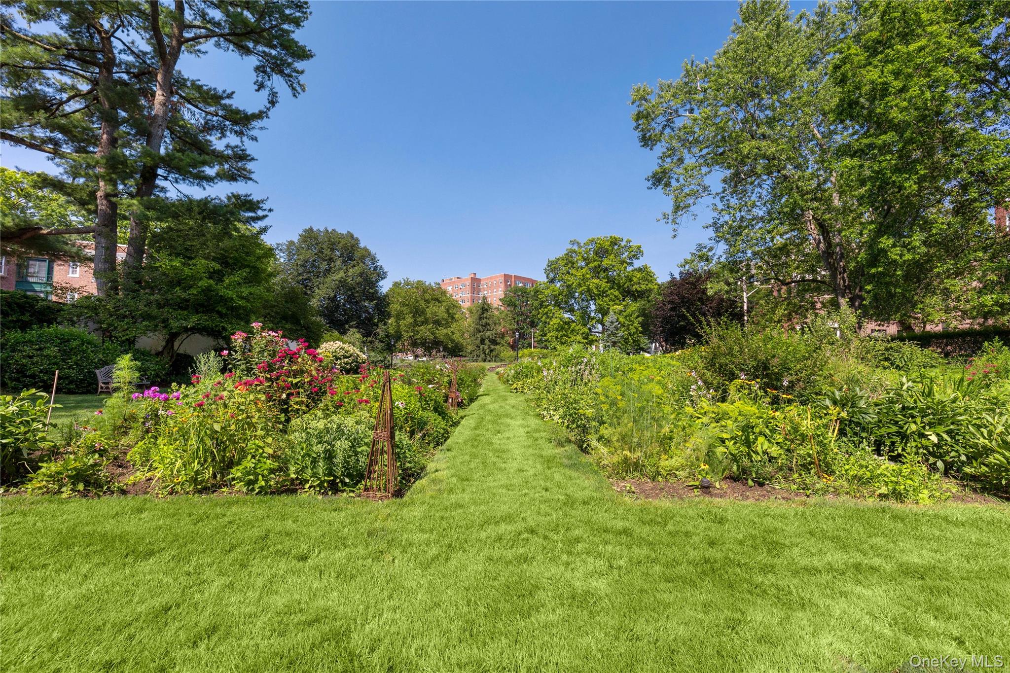 2 Brooklands # GD, Bronxville, NY 10708
