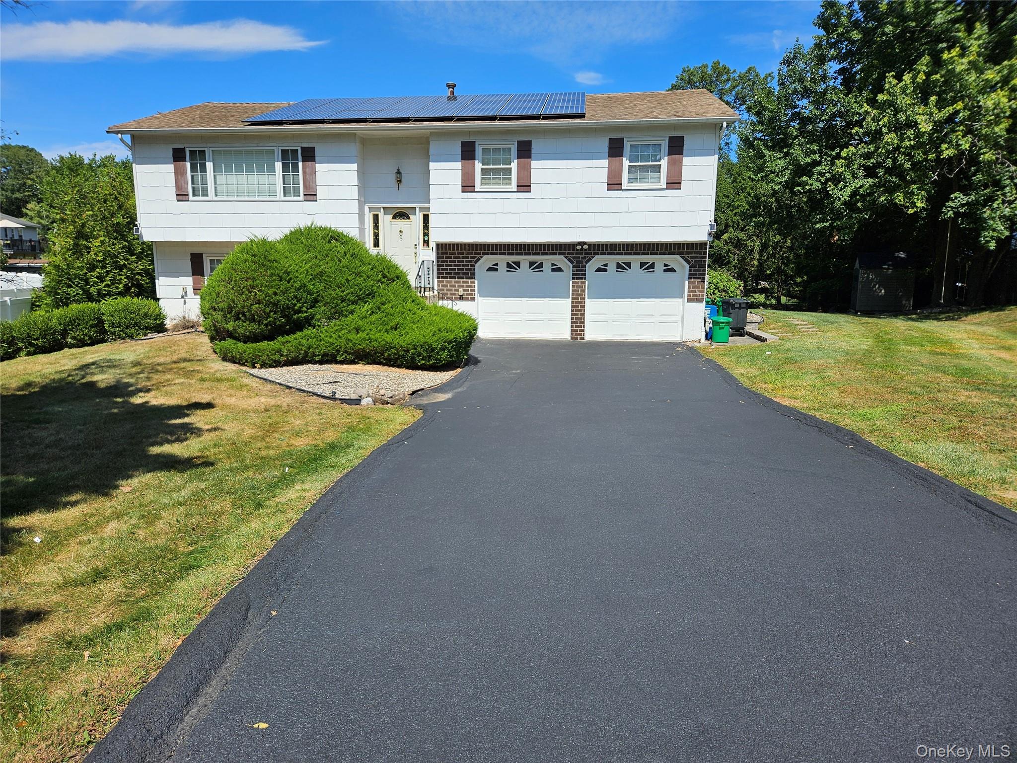 8 Spur Drive, Nanuet, NY 10954