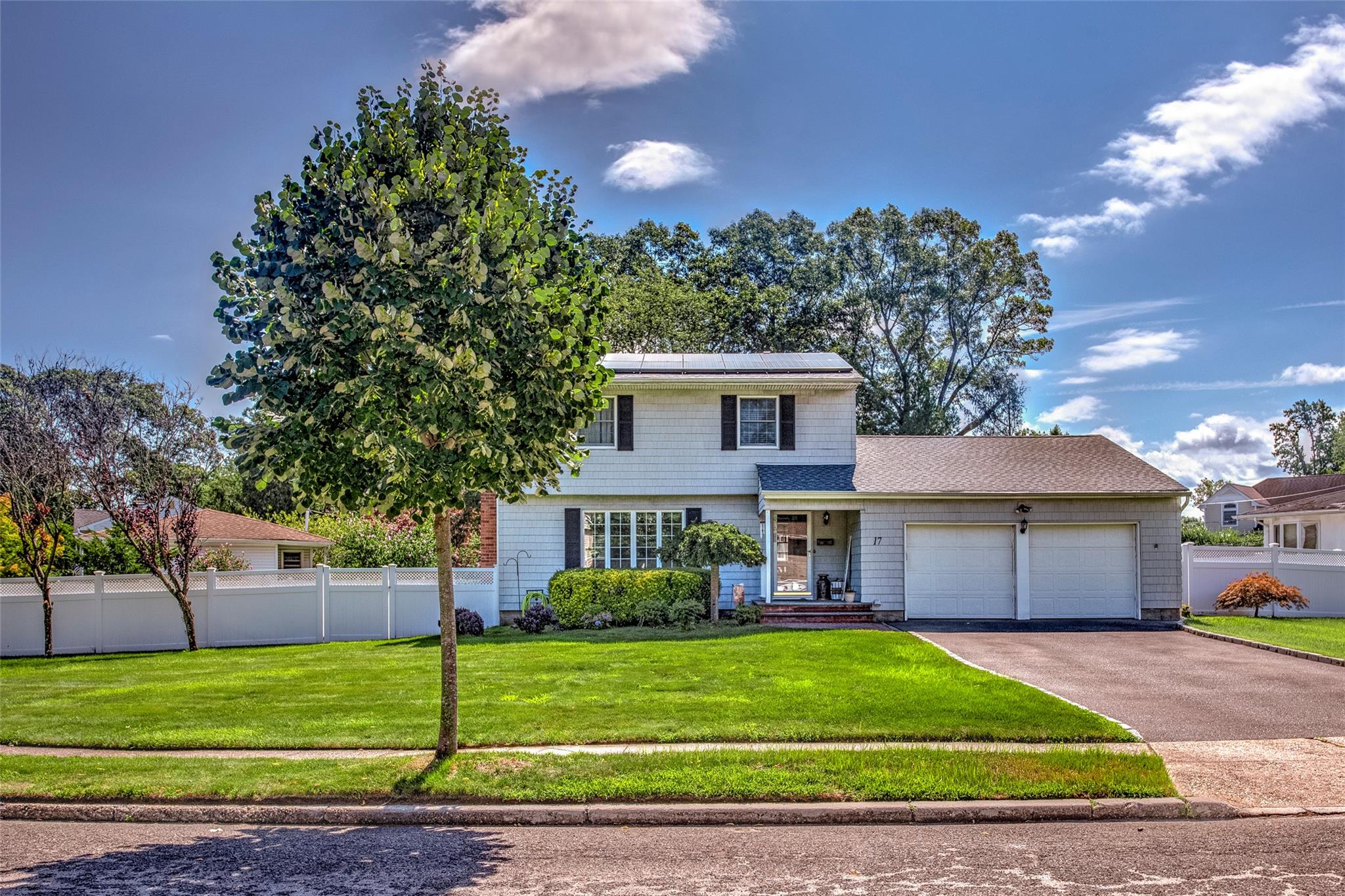 17 Tiffany Lane, Smithtown, NY 11787