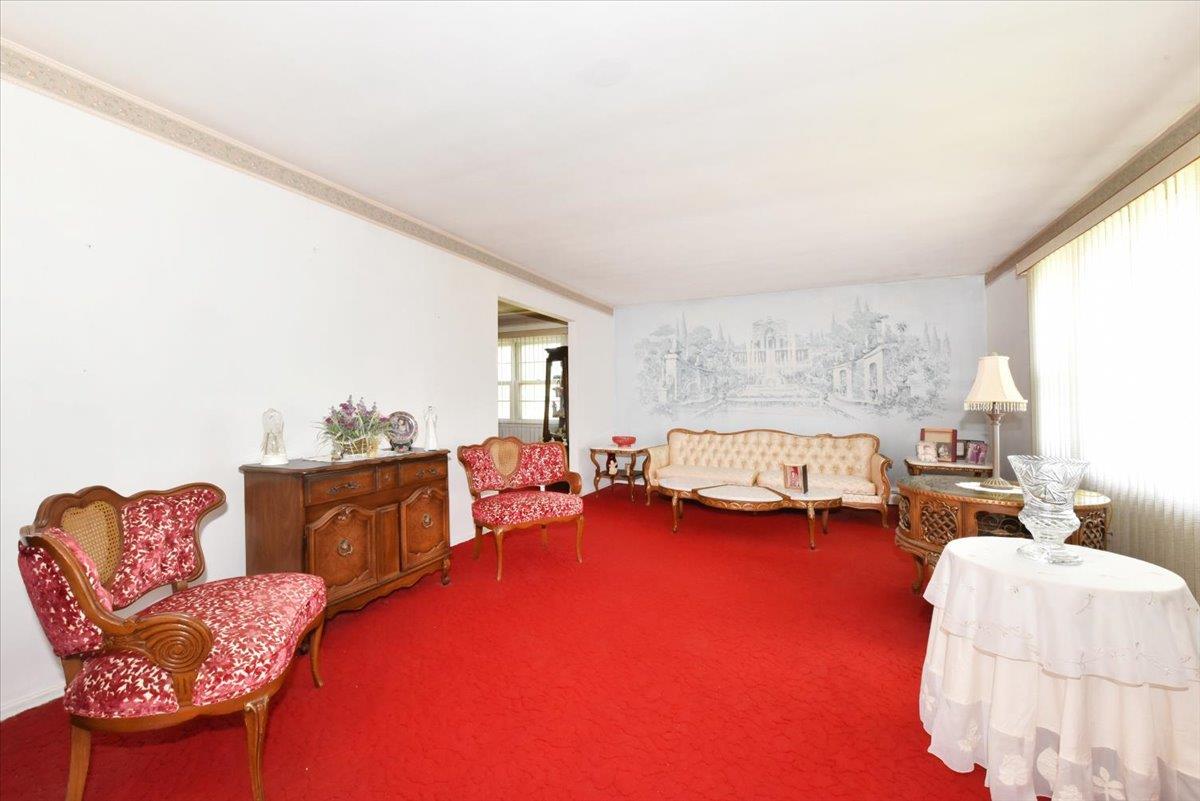 212 N Cedar Street, Massapequa, NY 11758