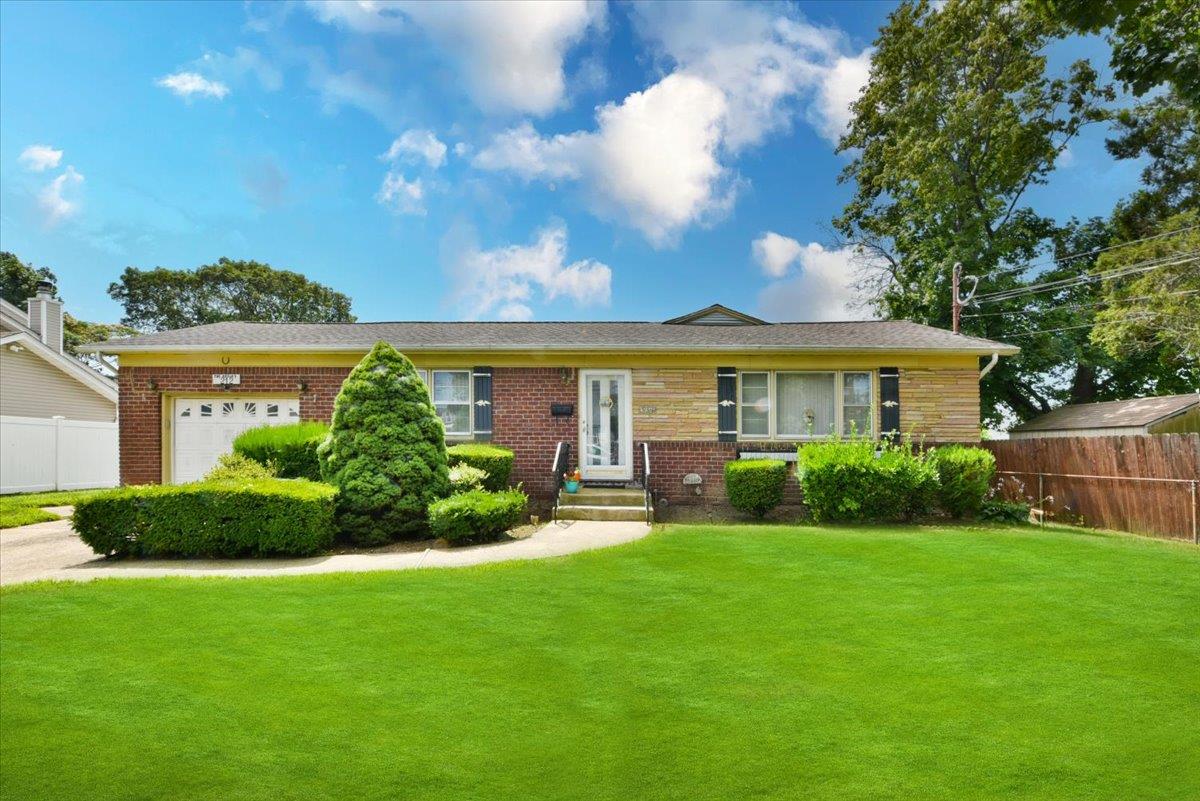 212 N Cedar Street, Farmingdale, NY 11758