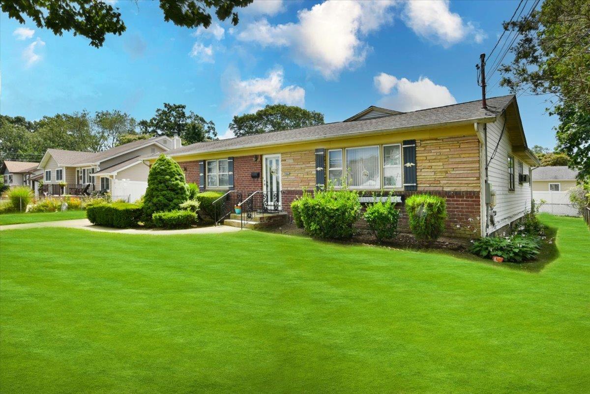 212 N Cedar Street, Massapequa, NY 11758