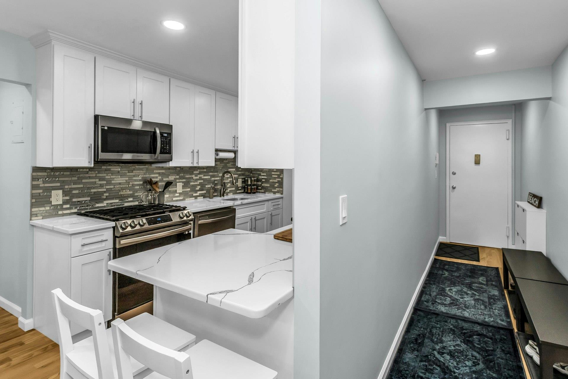 324 Post Avenue # 5-J, Westbury, NY 11590