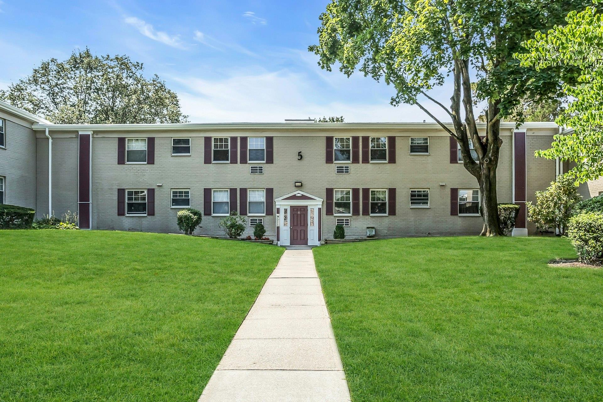 324 Post Avenue # 5-J, Westbury, NY 11590