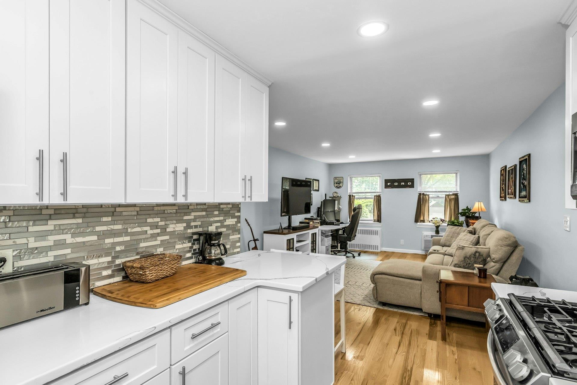 324 Post Avenue # 5-J, Westbury, NY 11590