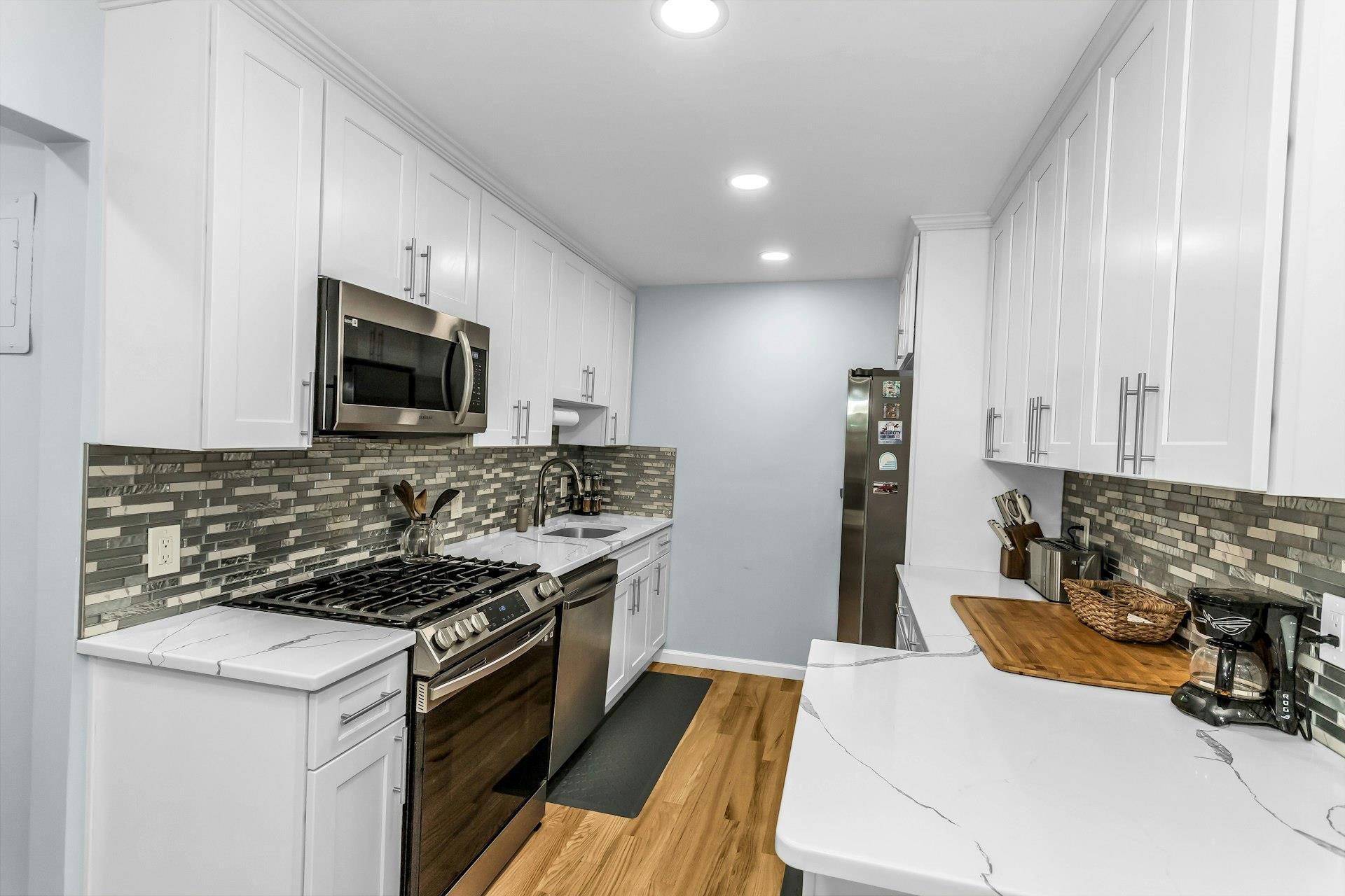 324 Post Avenue # 5-J, Westbury, NY 11590