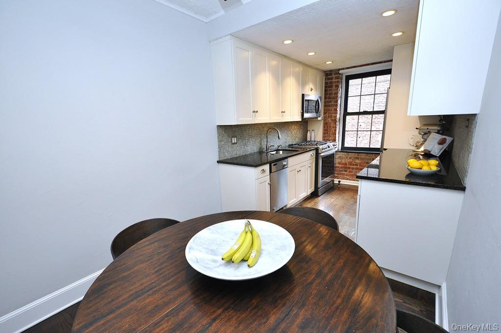 105 Garth Road # 1L, Scarsdale, NY 10583