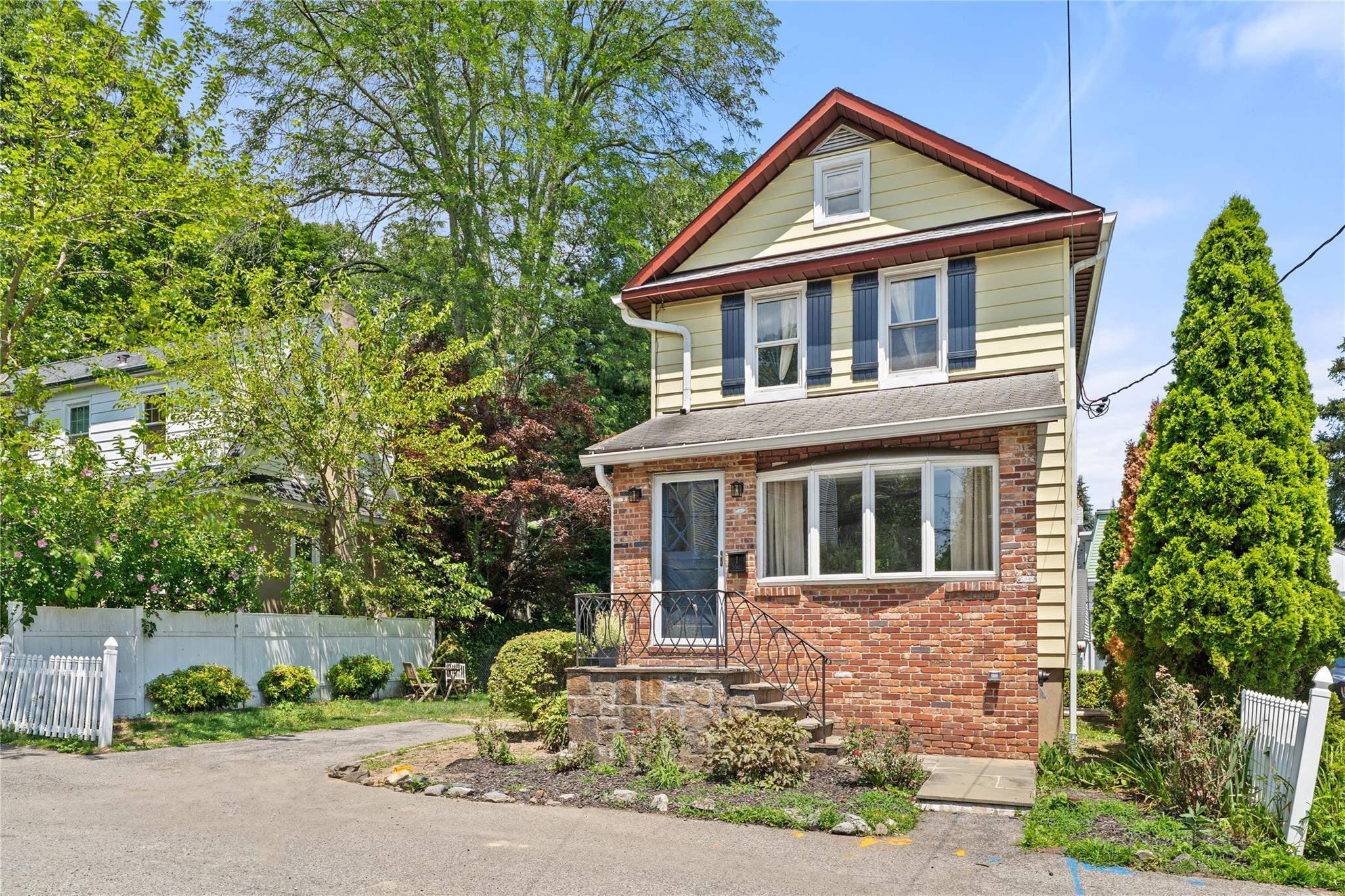 1 Saunders Street, Hastings-on-Hudson, NY 10706