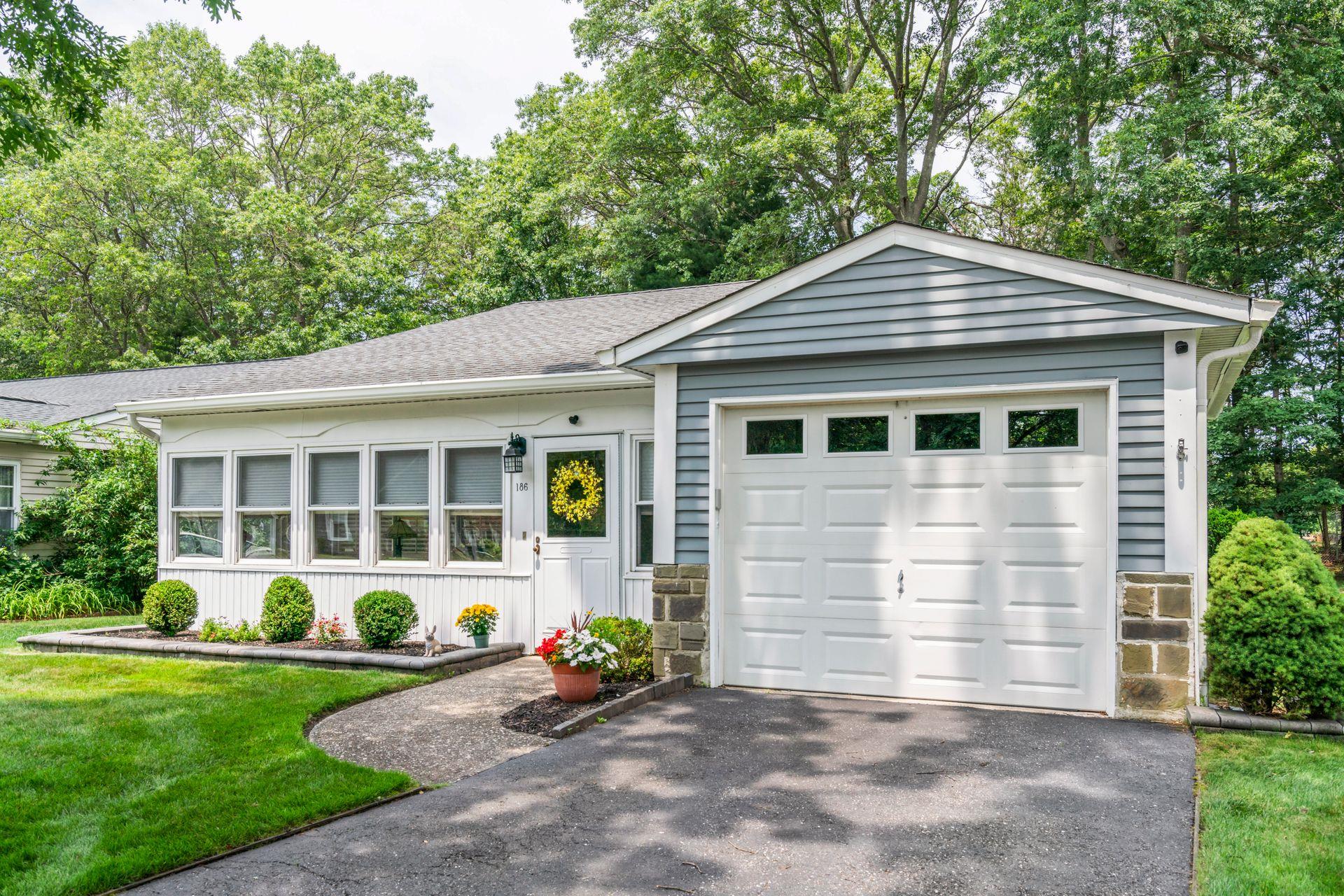 186 Canterbury Drive, Ridge, NY 11961