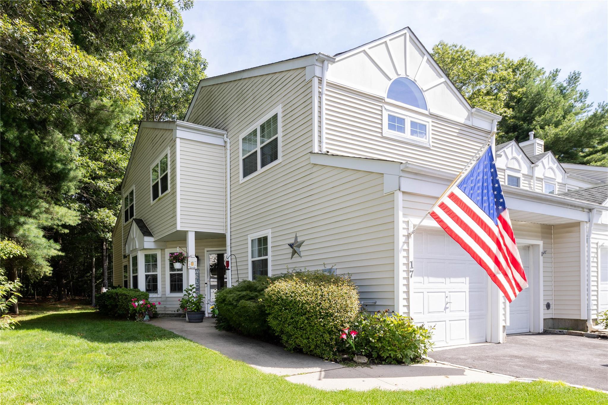 17 Pidgeon Court, Manorville, NY 11949