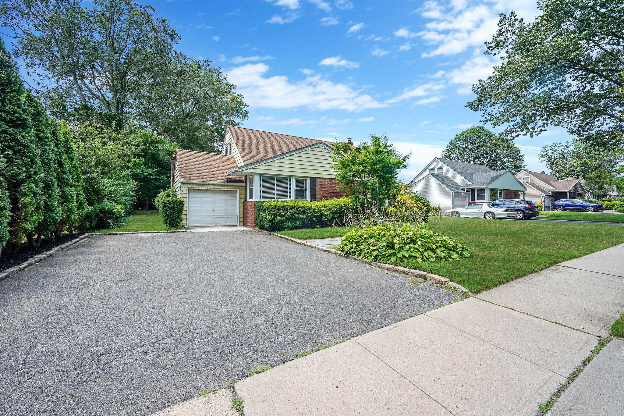 333 Sylvan Lane, Westbury, NY 11590