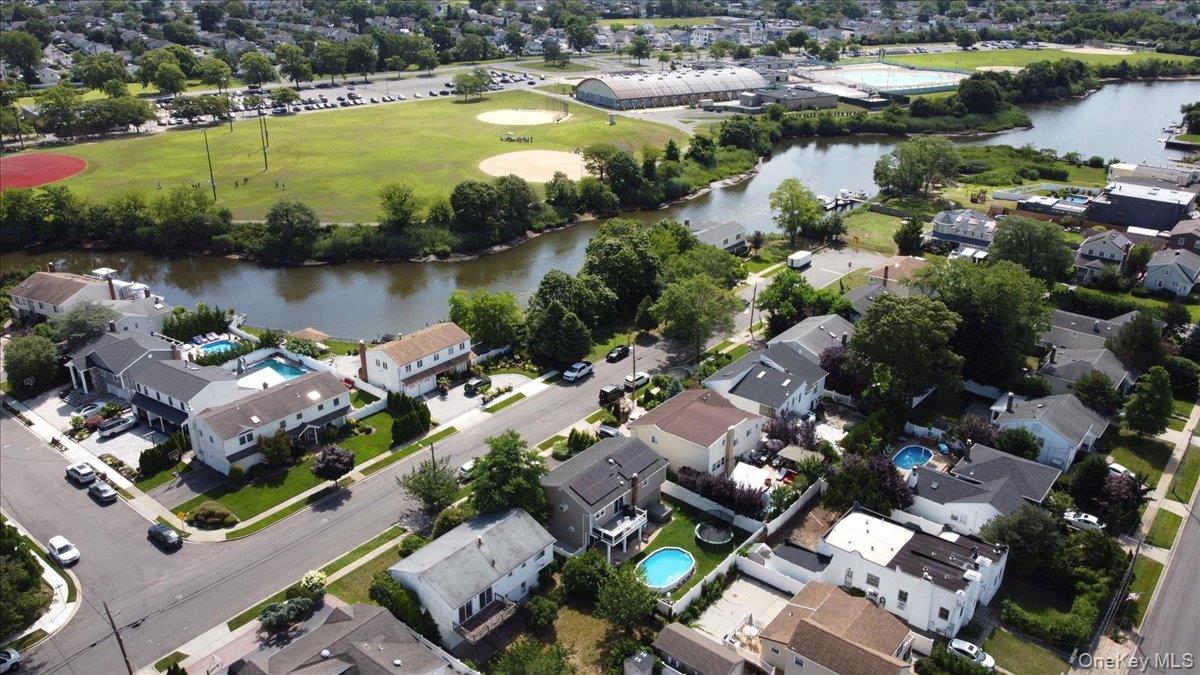 2770 Lincoln Boulevard, Merrick, NY 11566