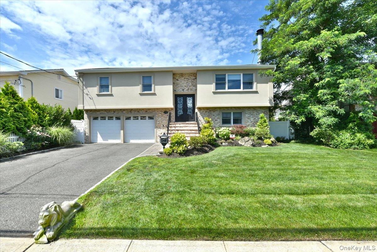 2770 Lincoln Boulevard, Merrick, NY 11566