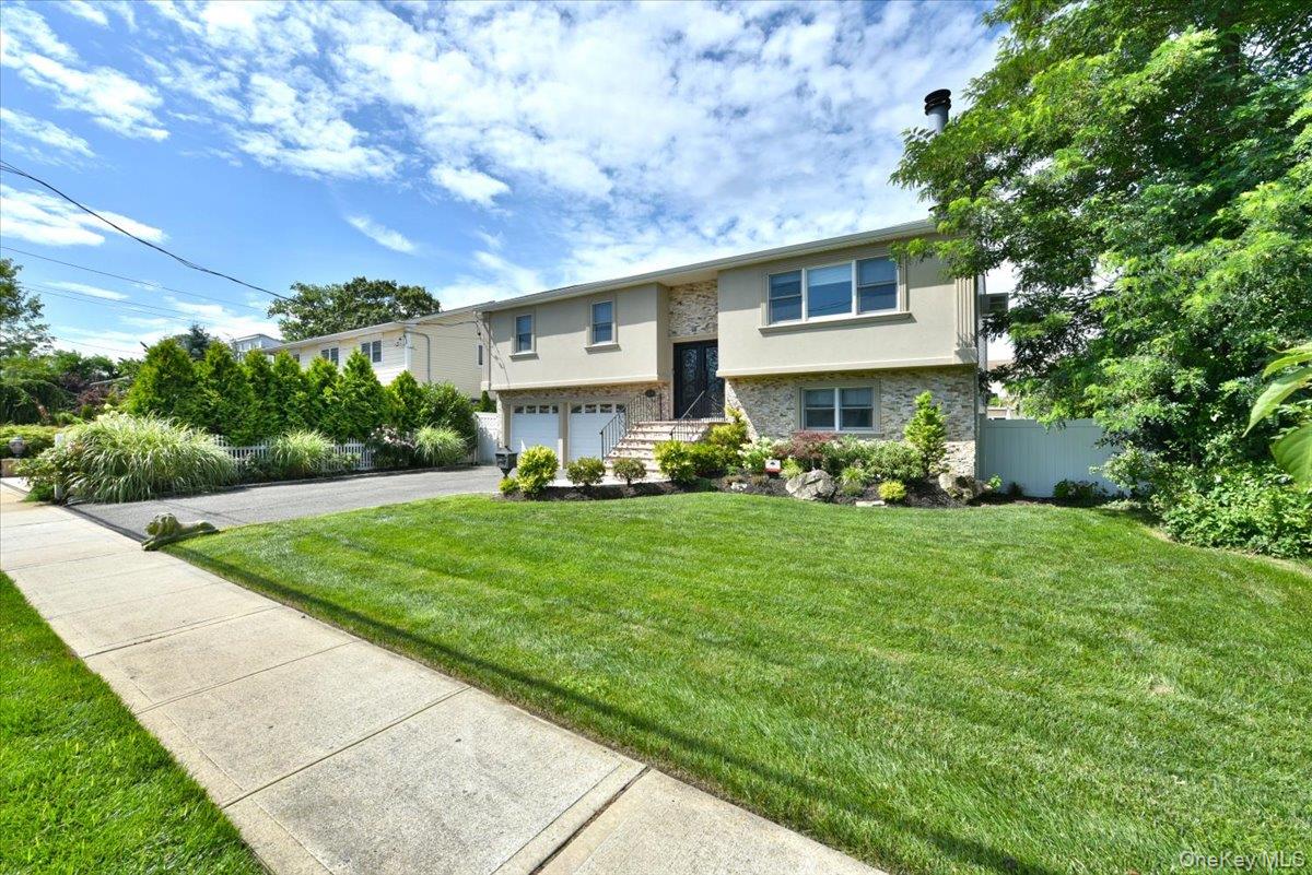 2770 Lincoln Boulevard, Merrick, NY 11566