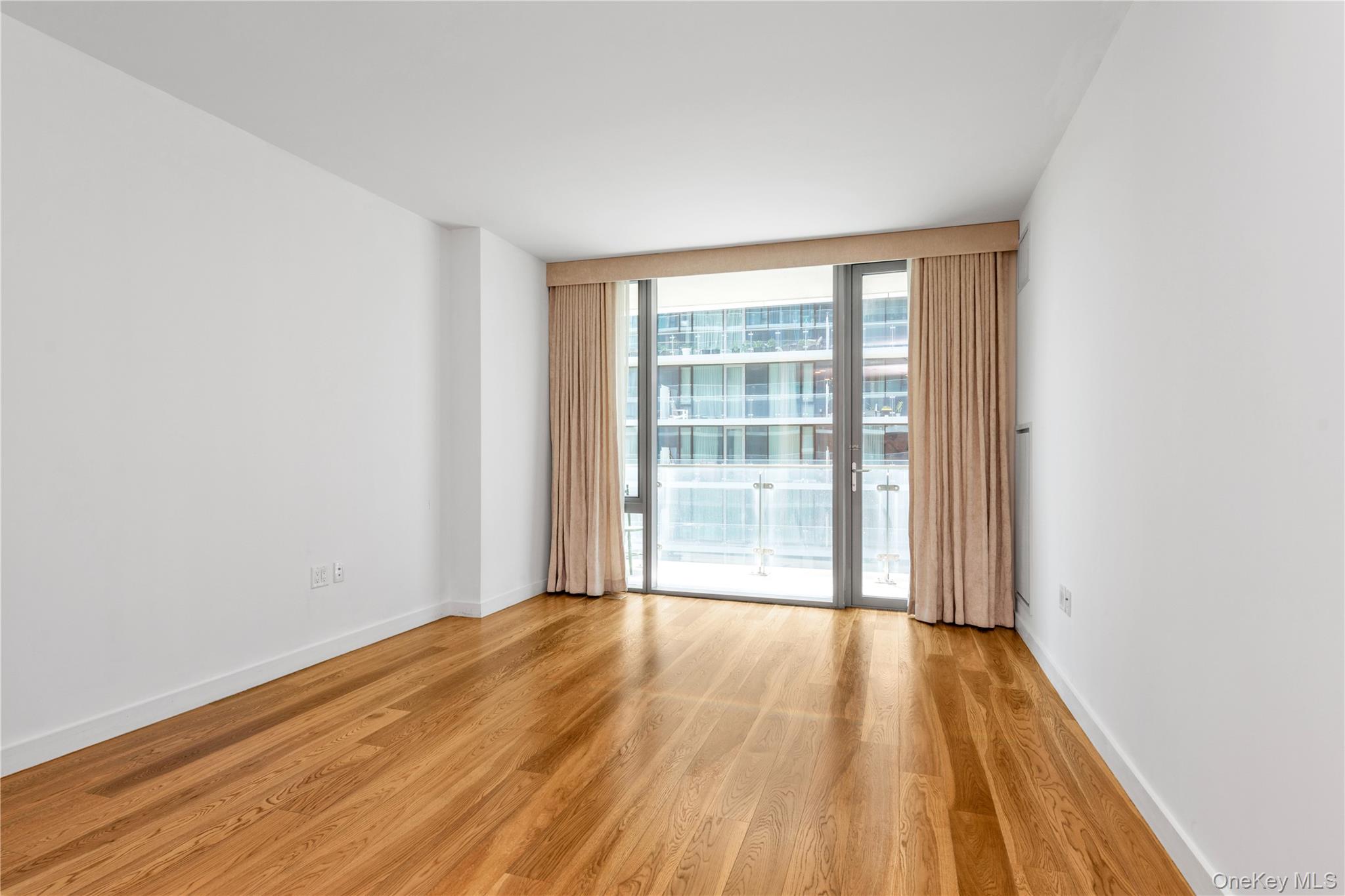 13105 40th Road # 17R, Flushing, NY 11354