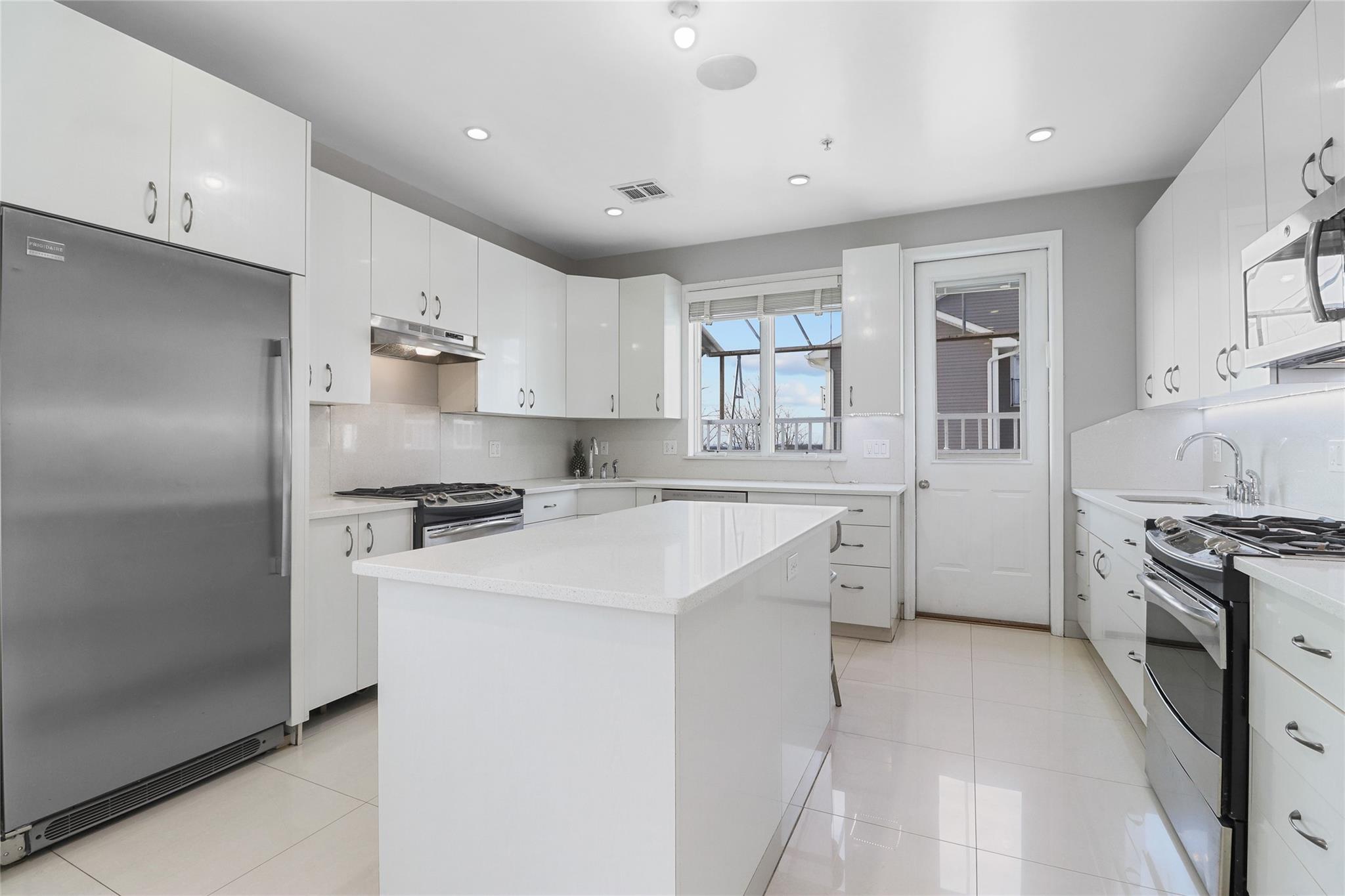 14 Hamburg Way # 303, Monroe, NY 10950